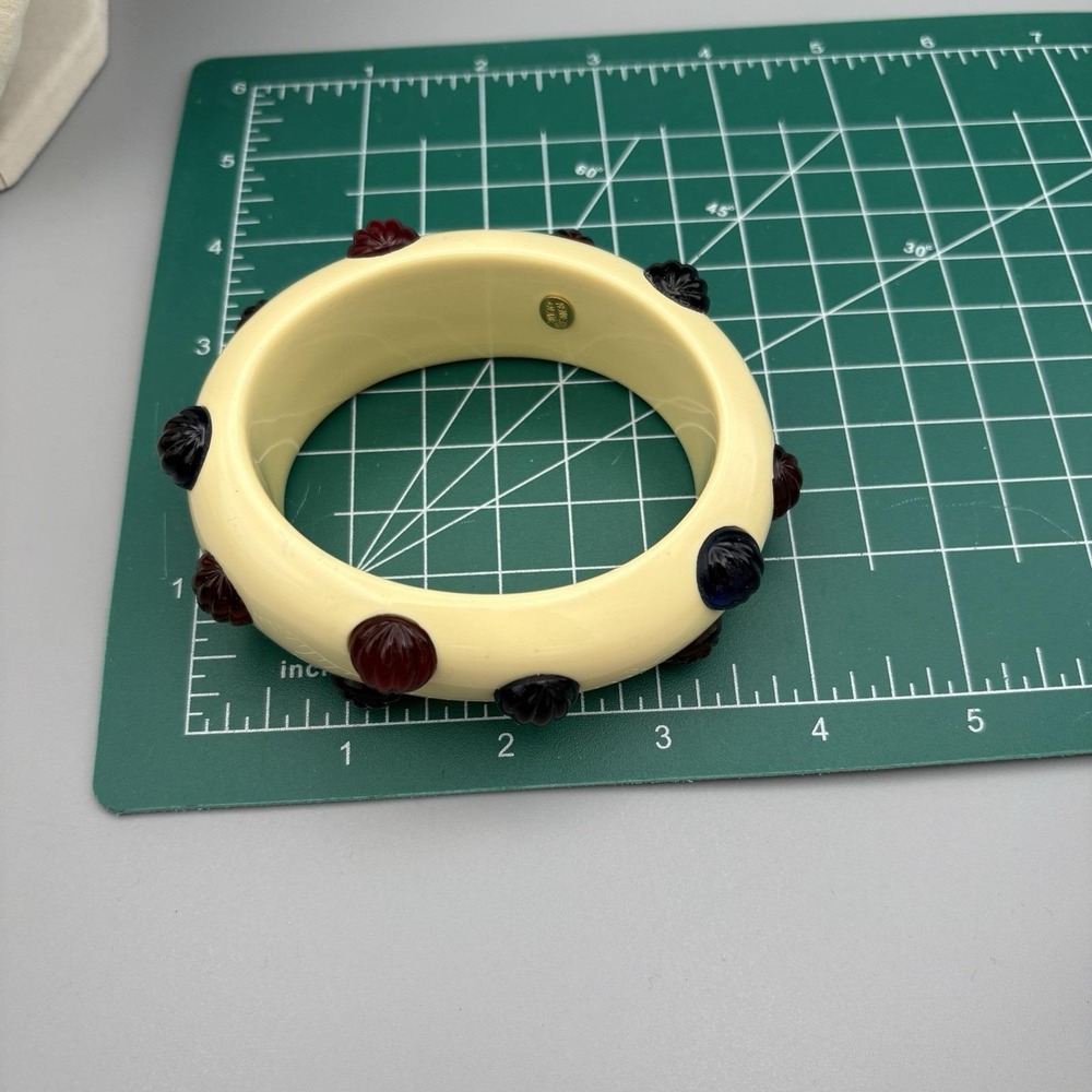 Vintage Kenneth J Lane KJL Chunky Bracelet Bangle Gripoix Stones Cream Blue Red - Picture 16 of 16